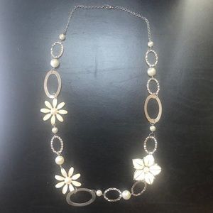 Daisy necklace